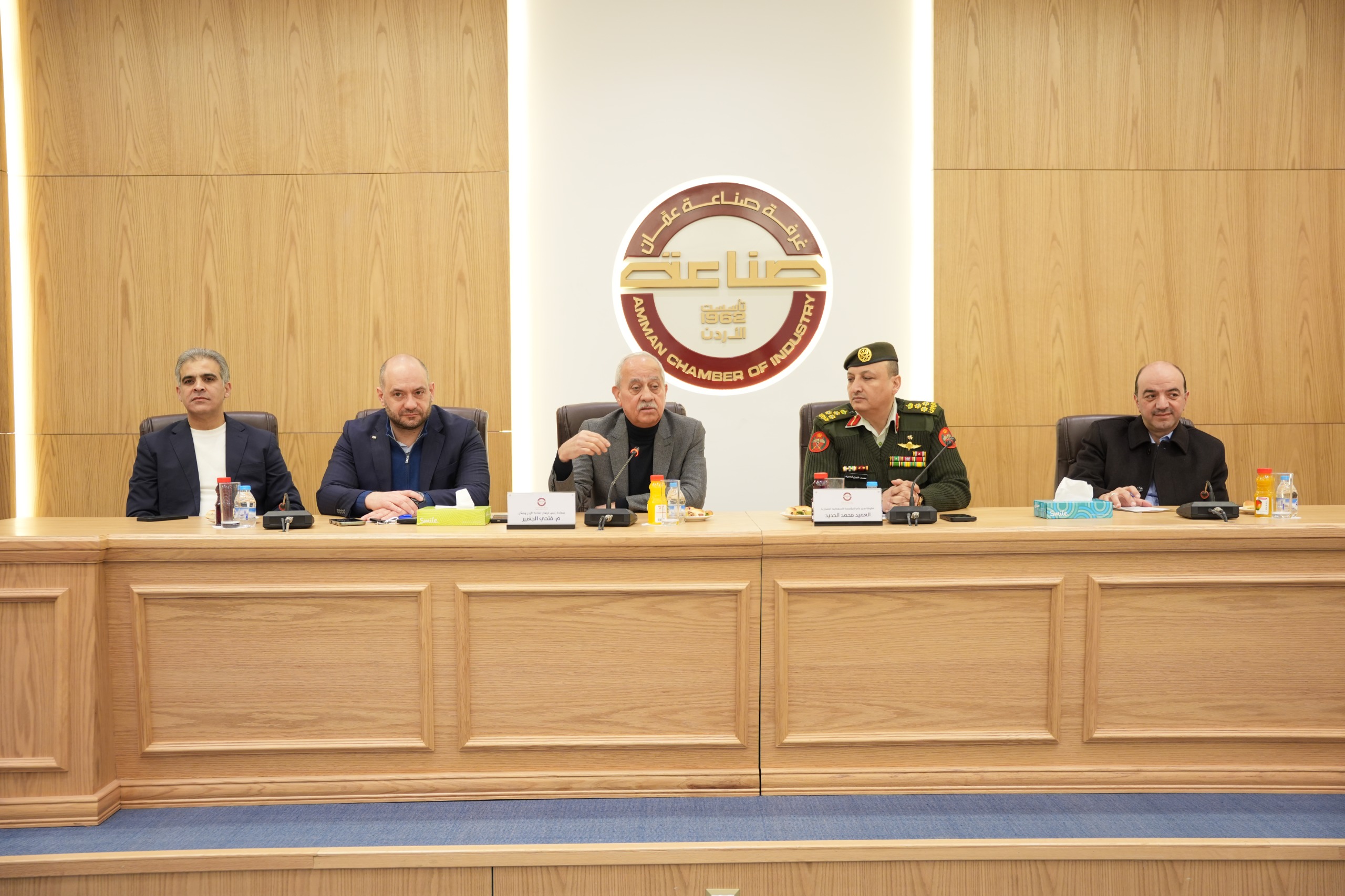 صناعة عمان تبحث تعزيز تواجد المنتجات الوطنية في أسواق الاستهلاكية العسكرية