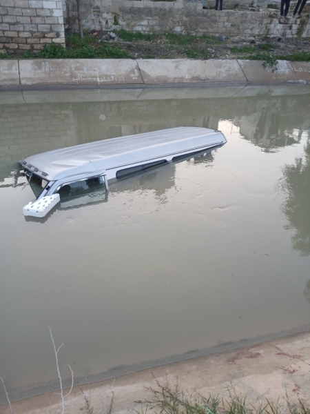 انتشال مركبة تعرضت للسقوط في قناة الملك عبدالله