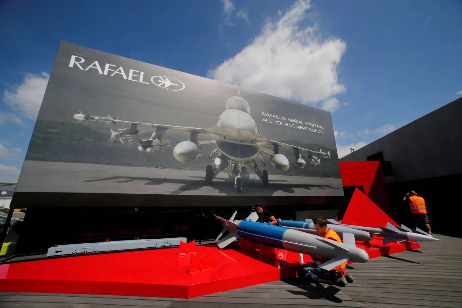 إسرائيل تدرس بيع حصص بشركات أسلحة كبرى لتعويض تكاليف الحرب