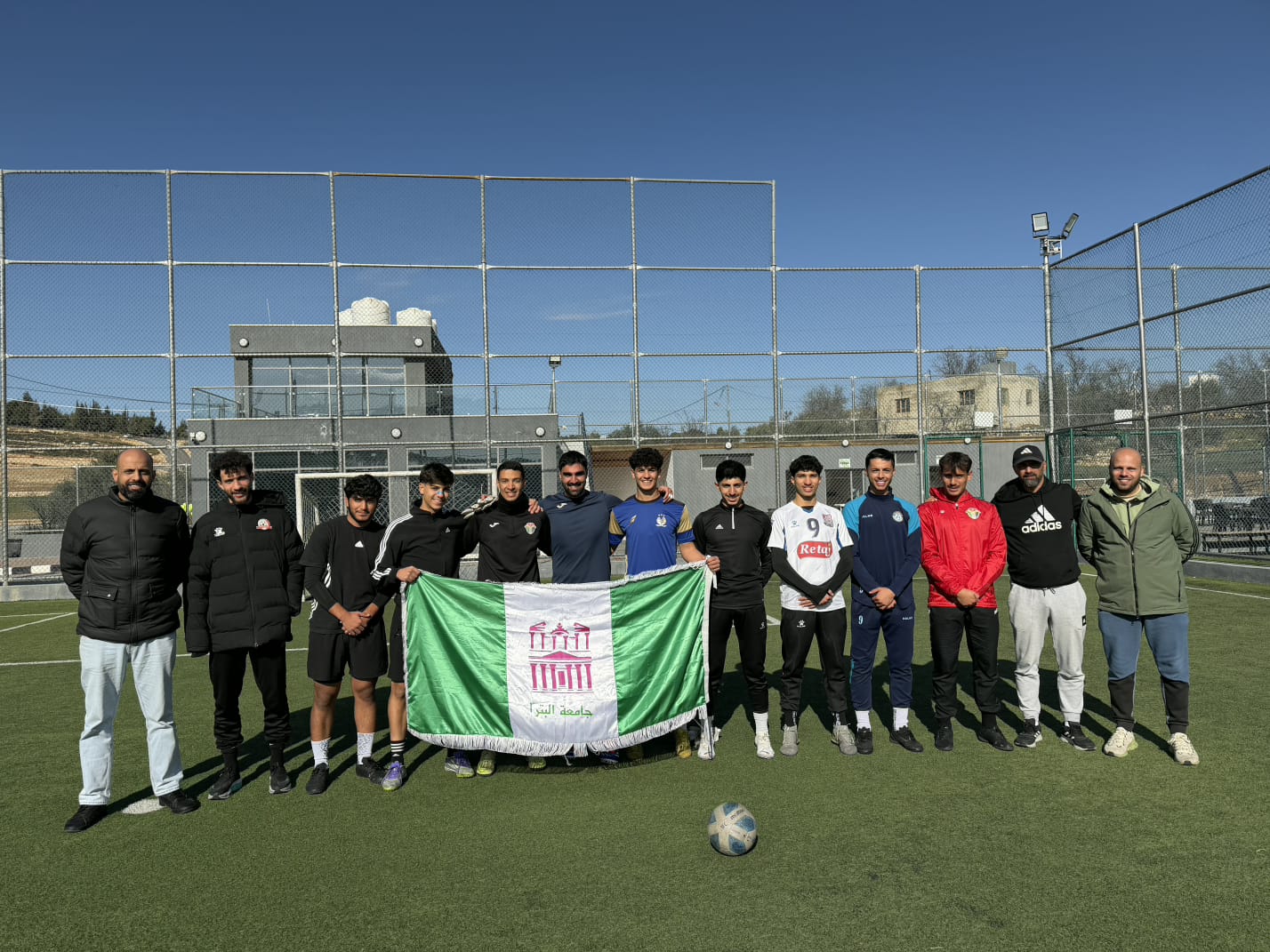 فريق كرة القدم في جامعة البترا يبدأ استعداداته لبطولة القائد في العقبة