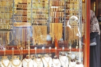 ارتفاع الذهب 70 والفضة 200 منذ بداية 2025