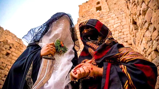 بعد شهر من زفافه.. يمني يقتل زوجته طعنًا ثم ينتحر