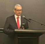 المدح ما هو بالساهل