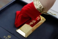 مع ارتفاع المعدن الأصفر عالمياً... هونغ كونغ توقع اتفاقية مع بورصة شنغهاي، لتعزيز تجارة الذهب