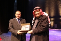 تكريم رئيس مجلس إدارة شركة الزرقاء للتعليم والاستثمار لدوره في دعم المجتمع المحلي