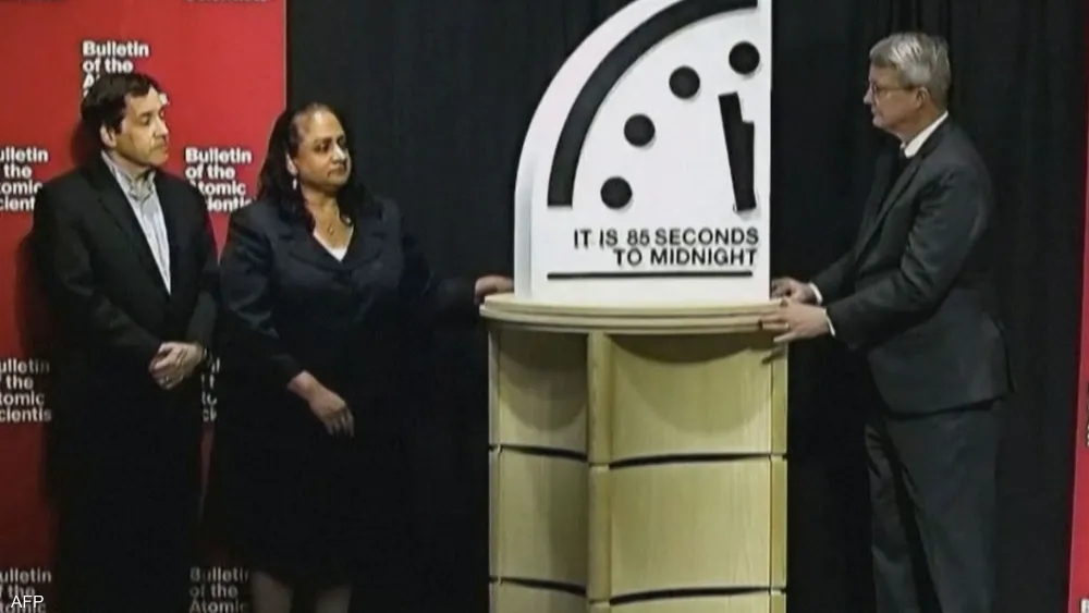 ساعة يوم القيامة.. تحديث يشير إلى الاقتراب من كارثة عالمية