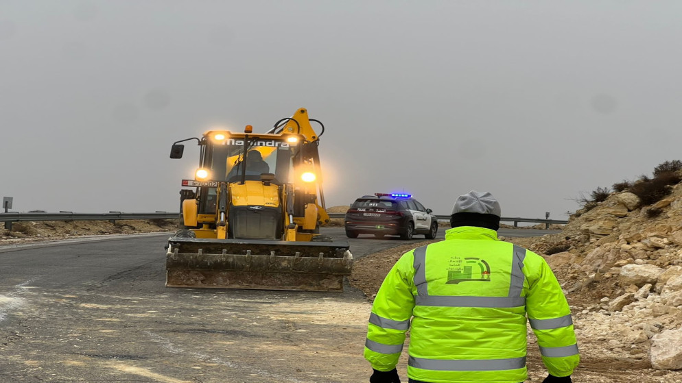 بؤر ساخنة سببتها المنخفضات.. الأشغال تقر بوجود مواقع لم تُعالج بعد رغم معالجة الغالبية!!
