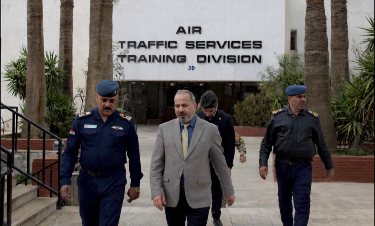 وفد عراقي من كبار الضباط العراقيين يزور كلية الملكة نور الجامعية للطيران