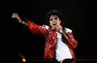 تسريبات صوتية مرعبة وصادمة لمايكل جاكسون عن علاقته بالأطفال تخرج للعلن! (فيديو)