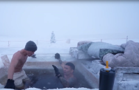 50 ثانية في حفرة جليدية عند 52° .. مدون غربي يخاطر بحياته سعيا وراء إعجاب متابعيه (فيديو)