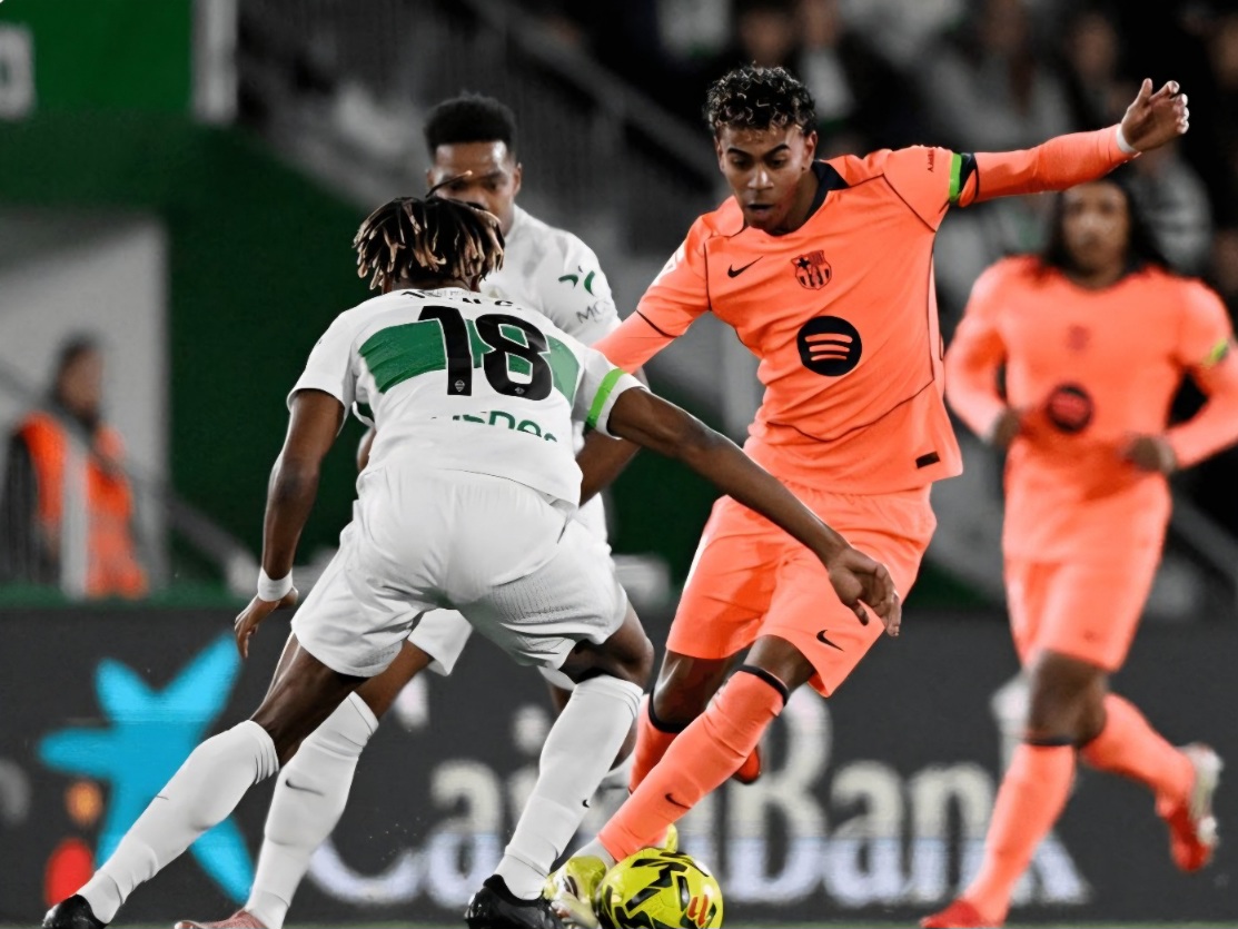 الدوري الإسباني : برشلونة يعبر من محطة إلتشي