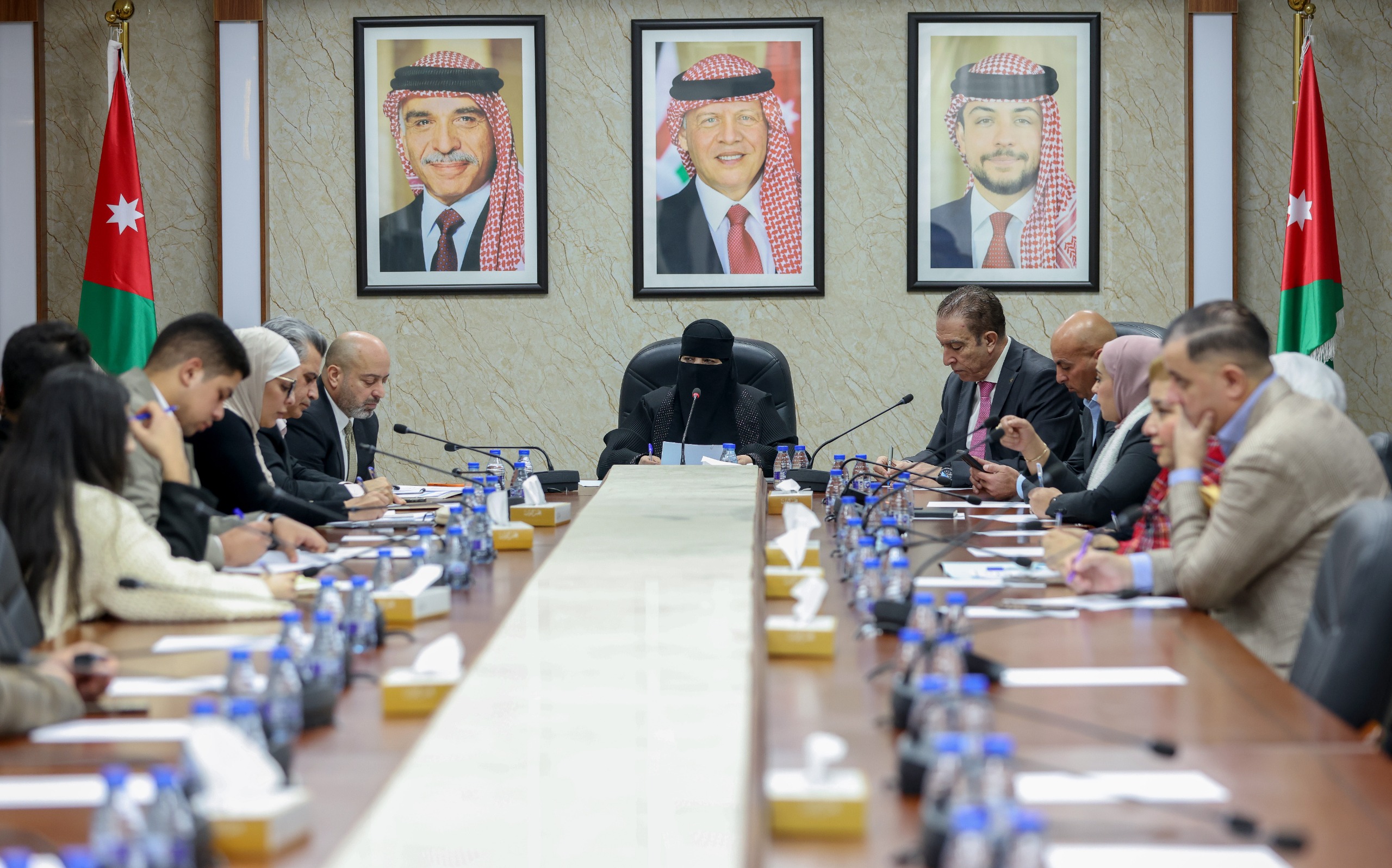 المرأة النيابية تناقش قضايا العنف الأسري وحماية الطفل