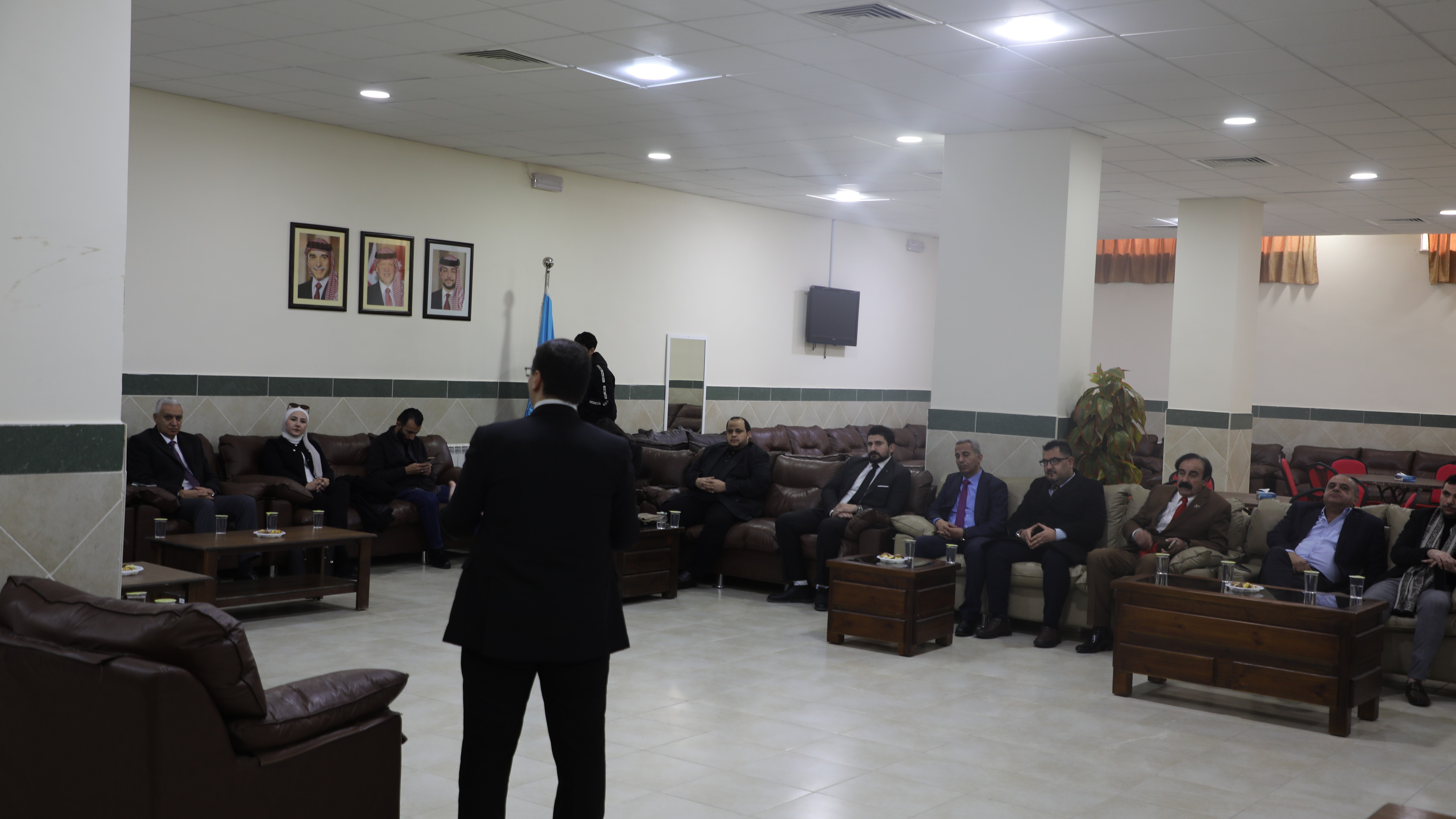 كلية الإعلام في جامعة الزرقاء تعقد اجتماع مجلسها الاستشاري