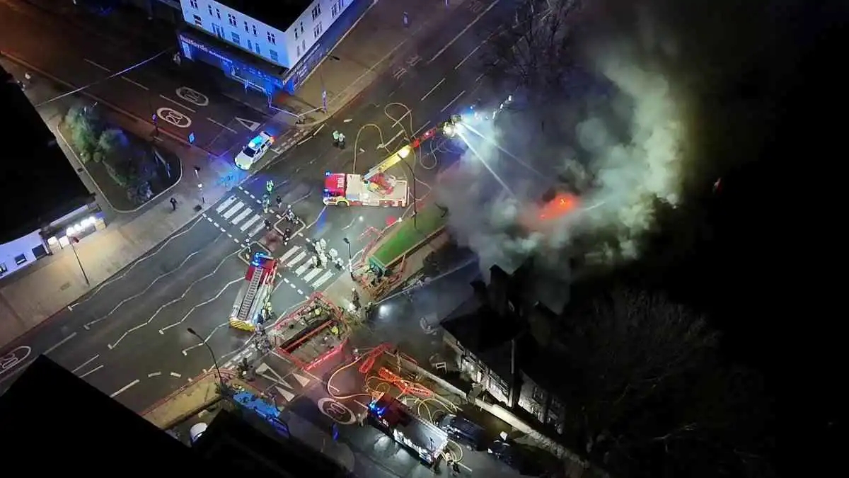 حريق ضخم يلتهم حضانة أطفال في لندن (فيديو)