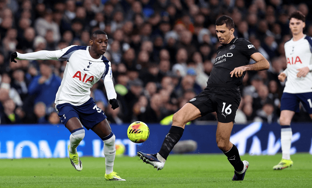 رودري يطالب الحكام بـالحياد