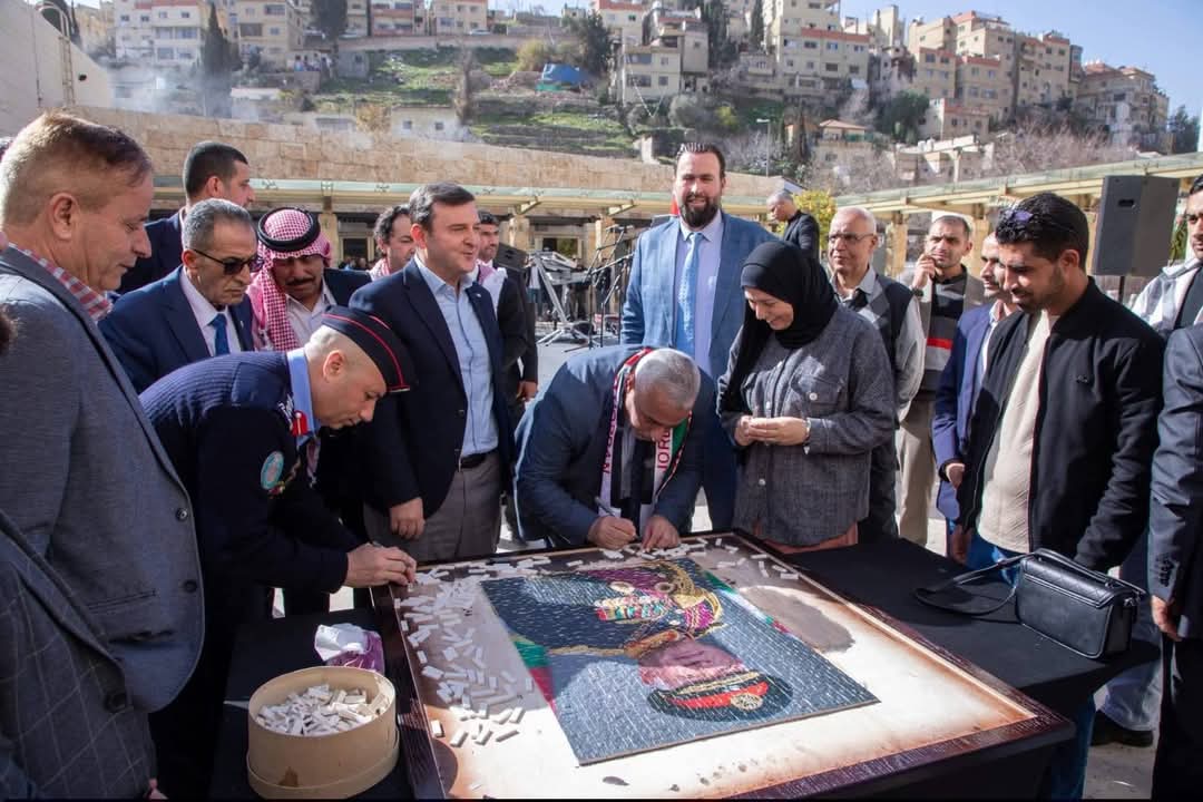 لجنة السياحة والآثار ووزارة السياحة تحتفلان بعيد ميلاد الملك الرابع والستين وتستعرضان إنجازات القطاع في عهده