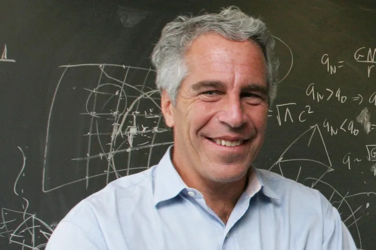 تفاصيل صادمة عن إبستين وسبب رفضه العمل مع عارضة أزياء روسية (صور)