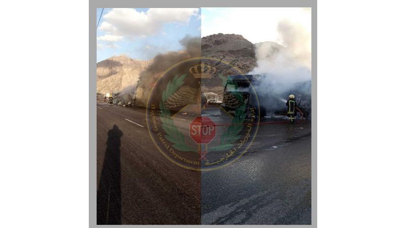 إصابة واشتعال صهريج غاز وتريلا بحادث تصادم في العقبة