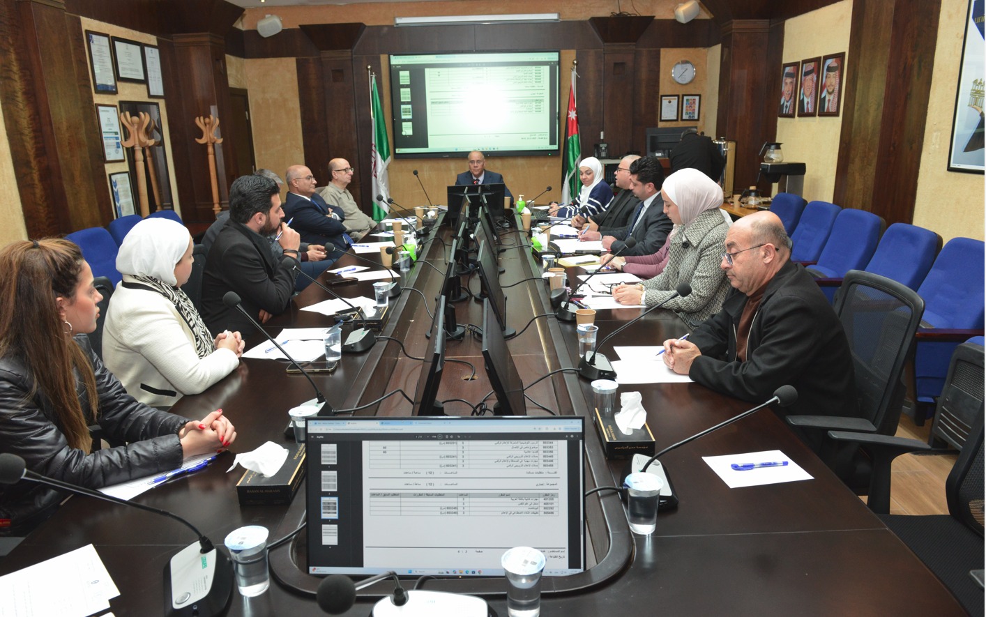 جامعة البترا تناقش دمج الذكاء الاصطناعي والأمن السيبراني في خططها الدراسية
