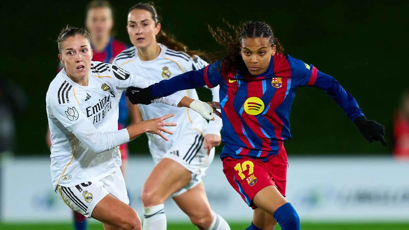 سيدات برشلونة يكتسحن ريال مدريد برباعية ويبلغن نصف نهائي الكأس