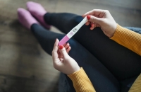 هل يوجد صلة بين لقاحات كوفيد19 وانخفاض معدلات الإنجاب؟