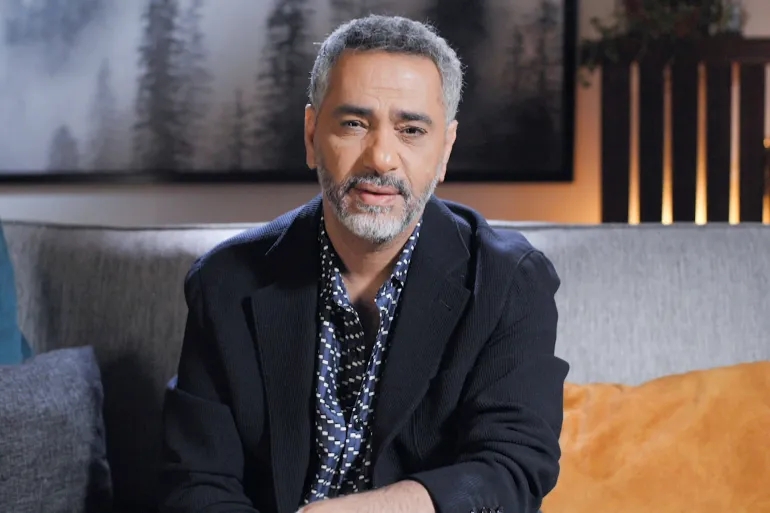 تلفيق وتناقض.. تأجيل محاكمة فضل شاكر إلى نيسان ونجله يؤكد: والدي بريء