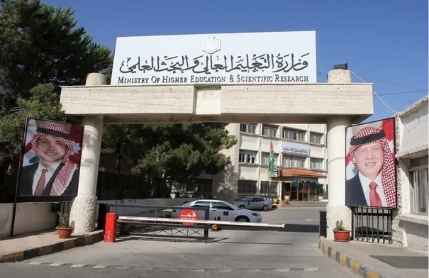 مطـالبة نيــابية بشمول 17 ألف طالب ببرنامج المنح والقروض