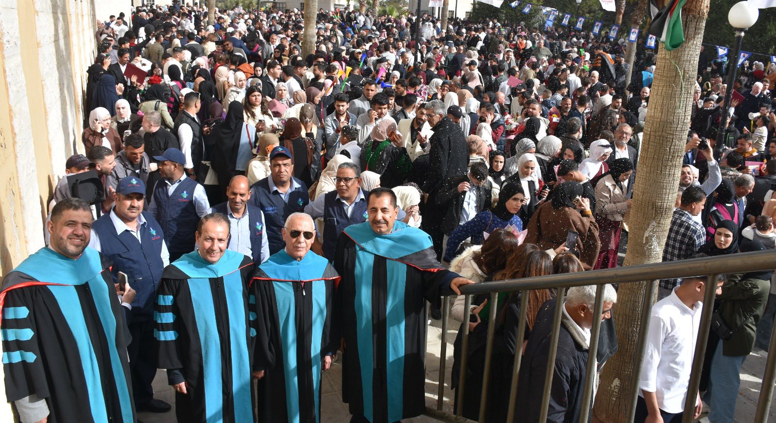 جامعة جدارا تحتفل بتخريج الفوج الخامس عشر من طلبتها برعاية معالي الفريق أول الركن محمد يوسف الملكاوي