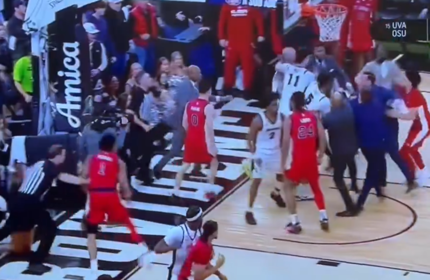 شجار عنيف في مباراة لكرة السلة الأمريكية ينتهي بطرد 6 لاعبين ودخول الشرطة إلى الملعب (فيديو)