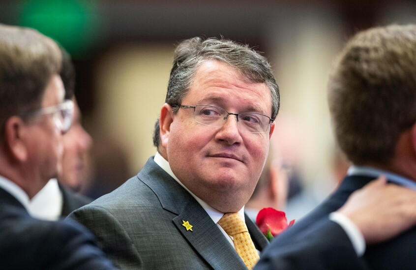 الاختيار بين الكلاب والمسلمين ليس صعبا.. تصريح نائب أمريكي يشعل غضبا واسعا