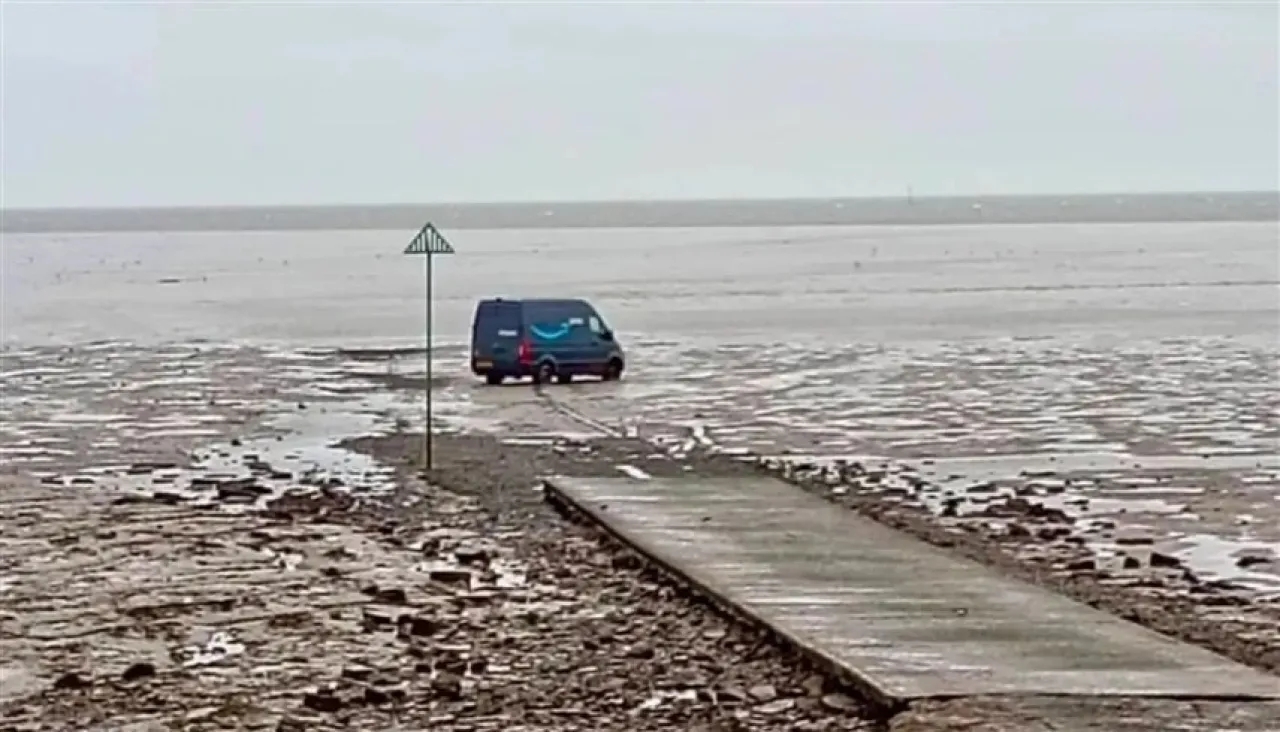 خرائط غوغل تقود شاحنة أمازون إلى فخ الموت