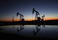 النفط ينخفض قبيل محادثات واشنطن وطهران