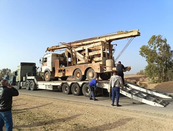 ضبط حفارة مخالفة بالأزرق  صور